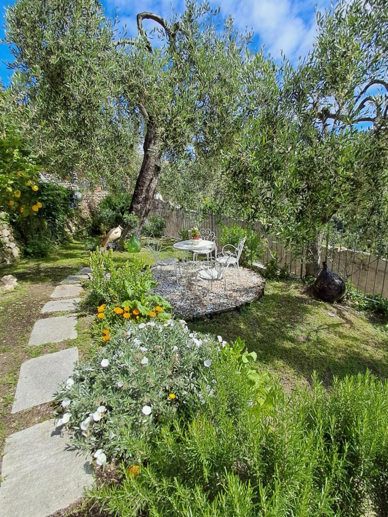 Florinda Lemon'S Suite Cervo Εξωτερικό φωτογραφία