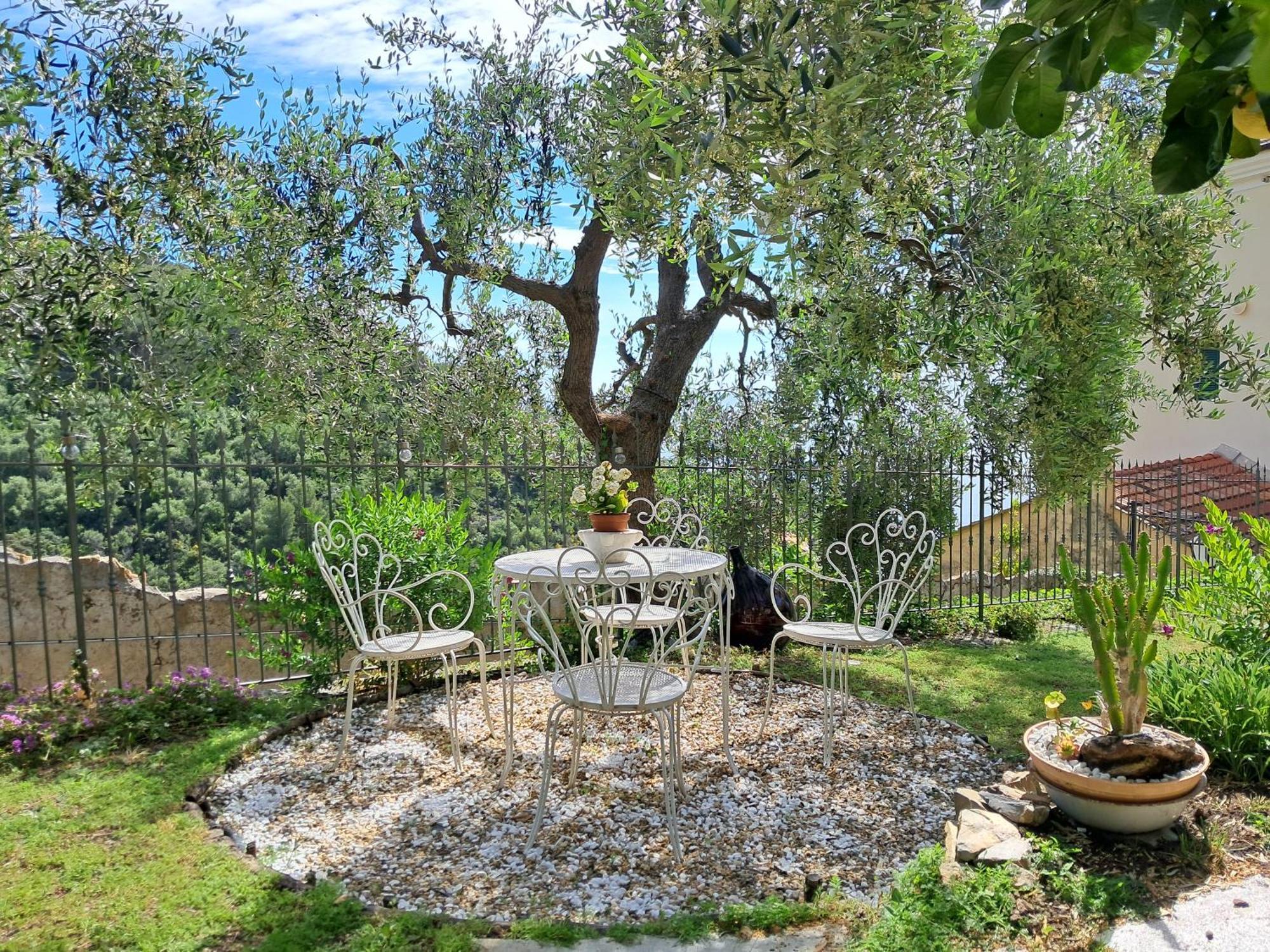 Florinda Lemon'S Suite Cervo Εξωτερικό φωτογραφία